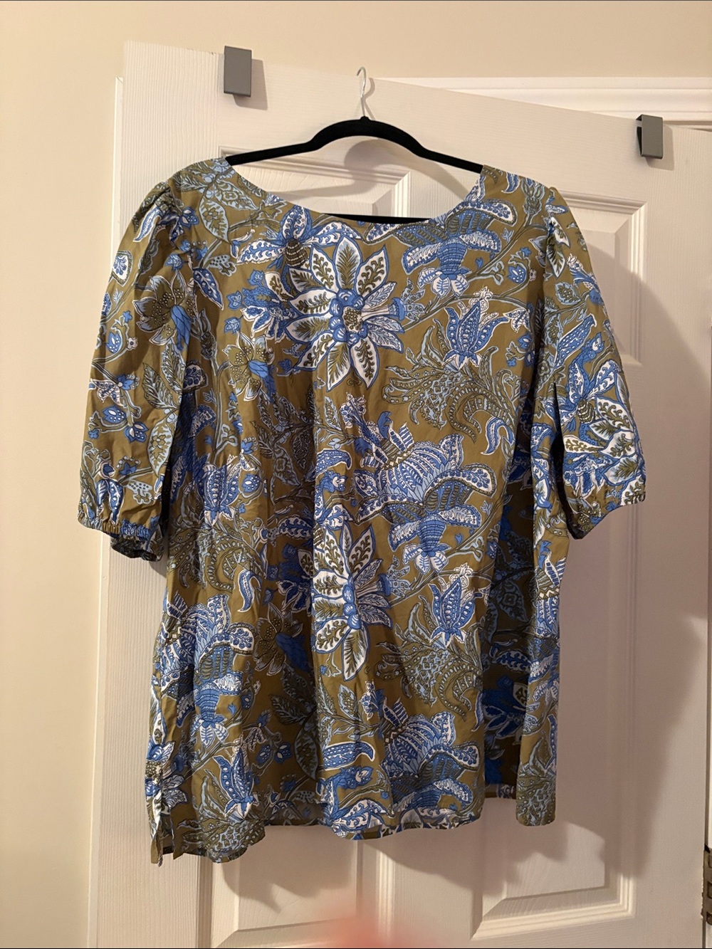 Talbots Blue Floral Puff-Sleeve Blouse on Olive